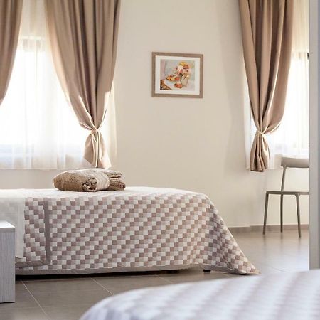 Готель Riviera Hub Cisano sul Neva Екстер'єр фото