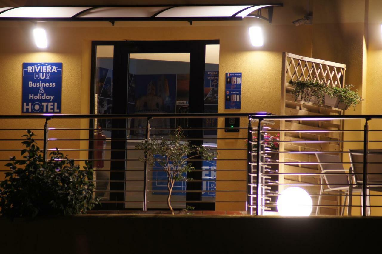 Готель Riviera Hub Cisano sul Neva Екстер'єр фото