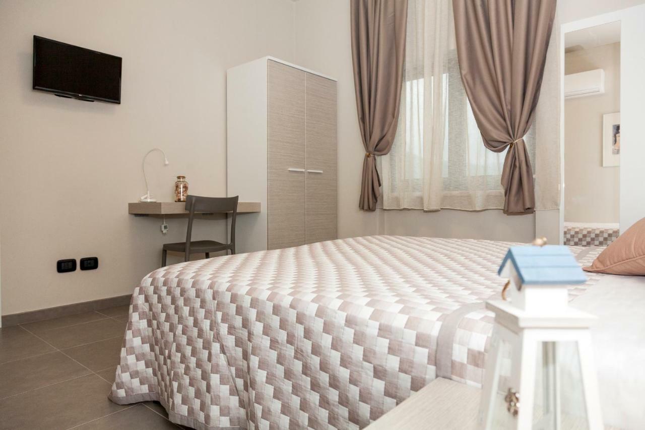 Готель Riviera Hub Cisano sul Neva Екстер'єр фото